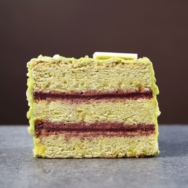 Part de cake pistache griottes